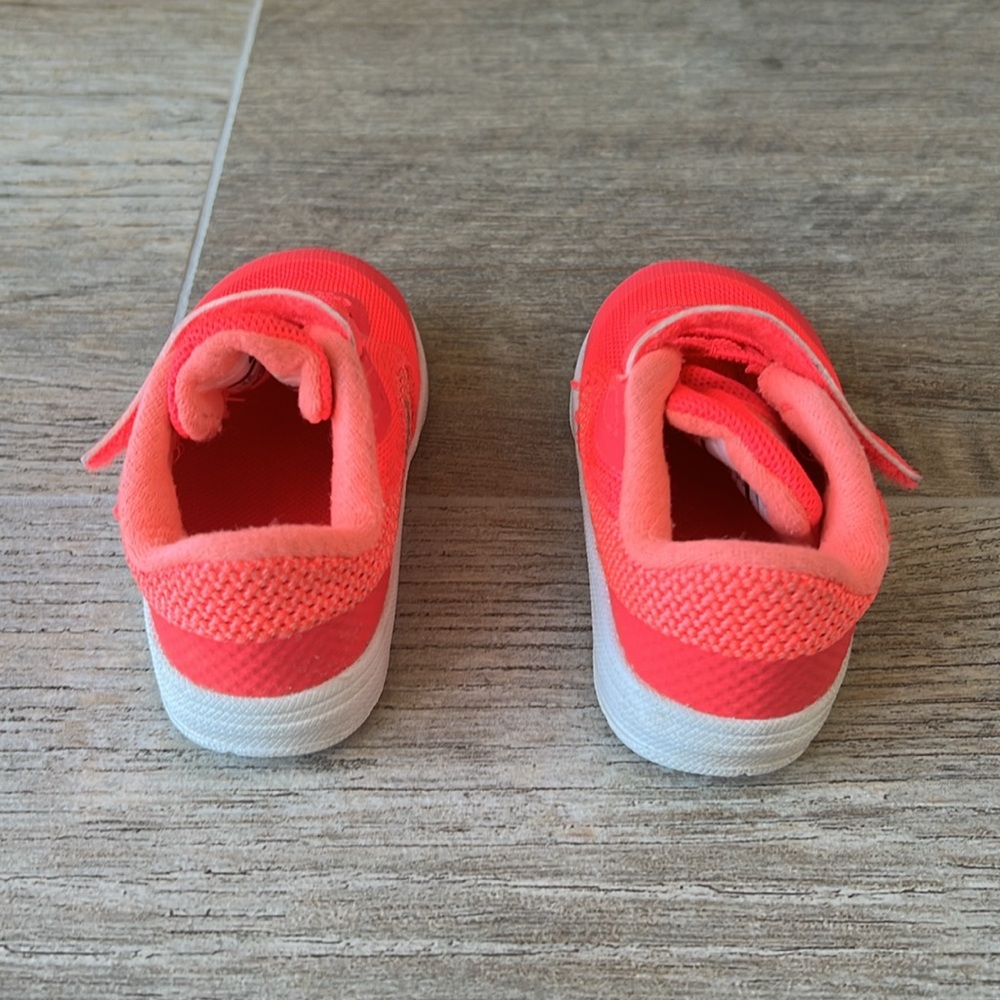 Toddler girl Nike shoes - Picture 4 of 7